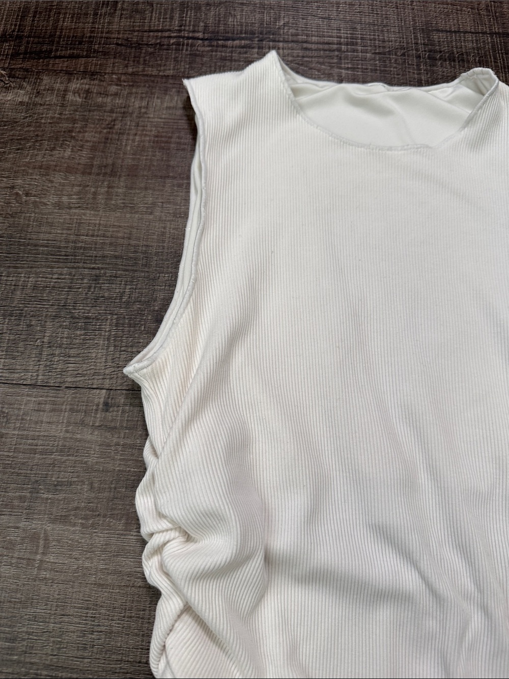 ALO Yoga Ribbed En Pointe Tank - Picture 2 of 6
